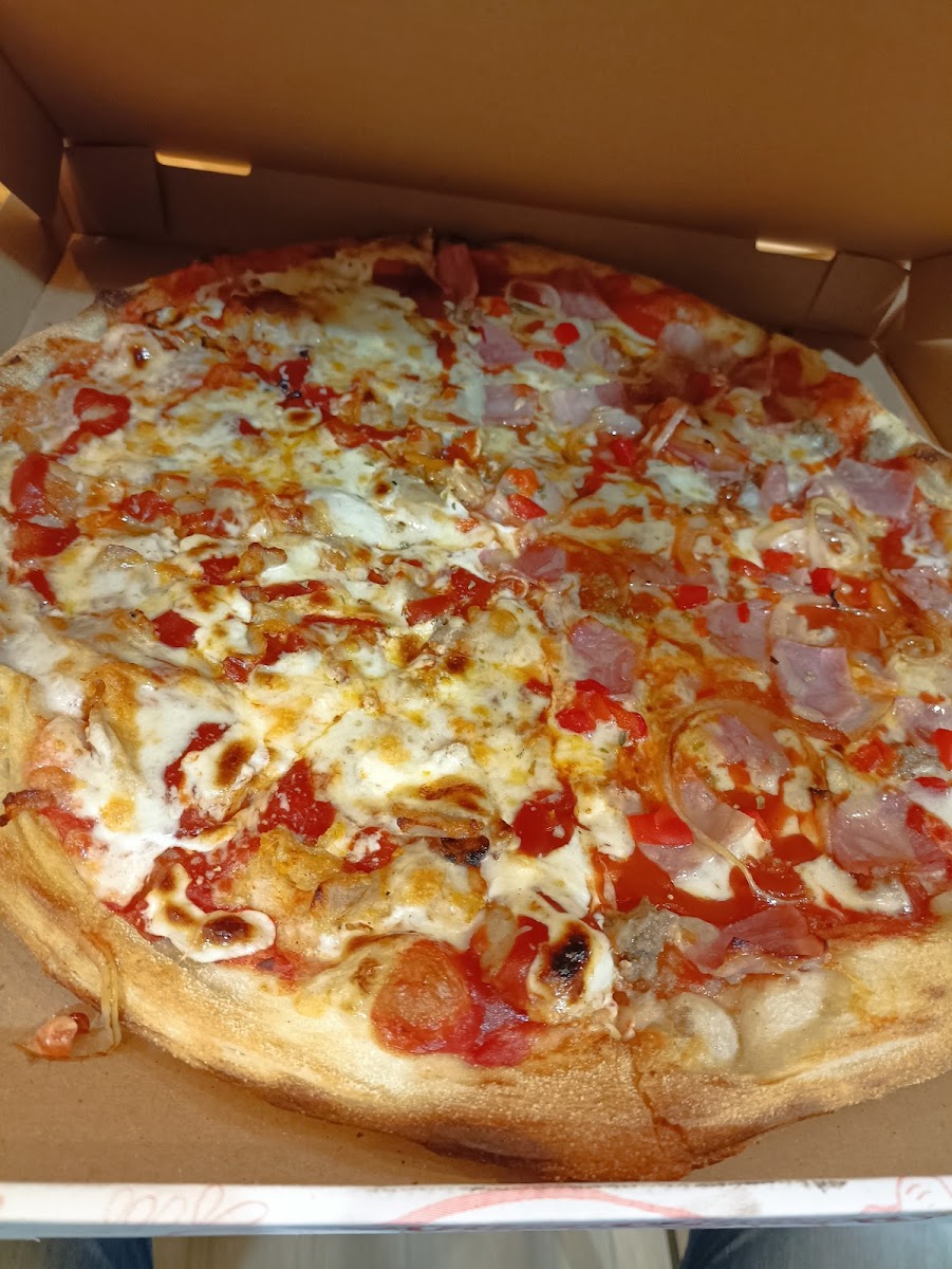 Pizza Queen's - Fernán Núñez Photo 7