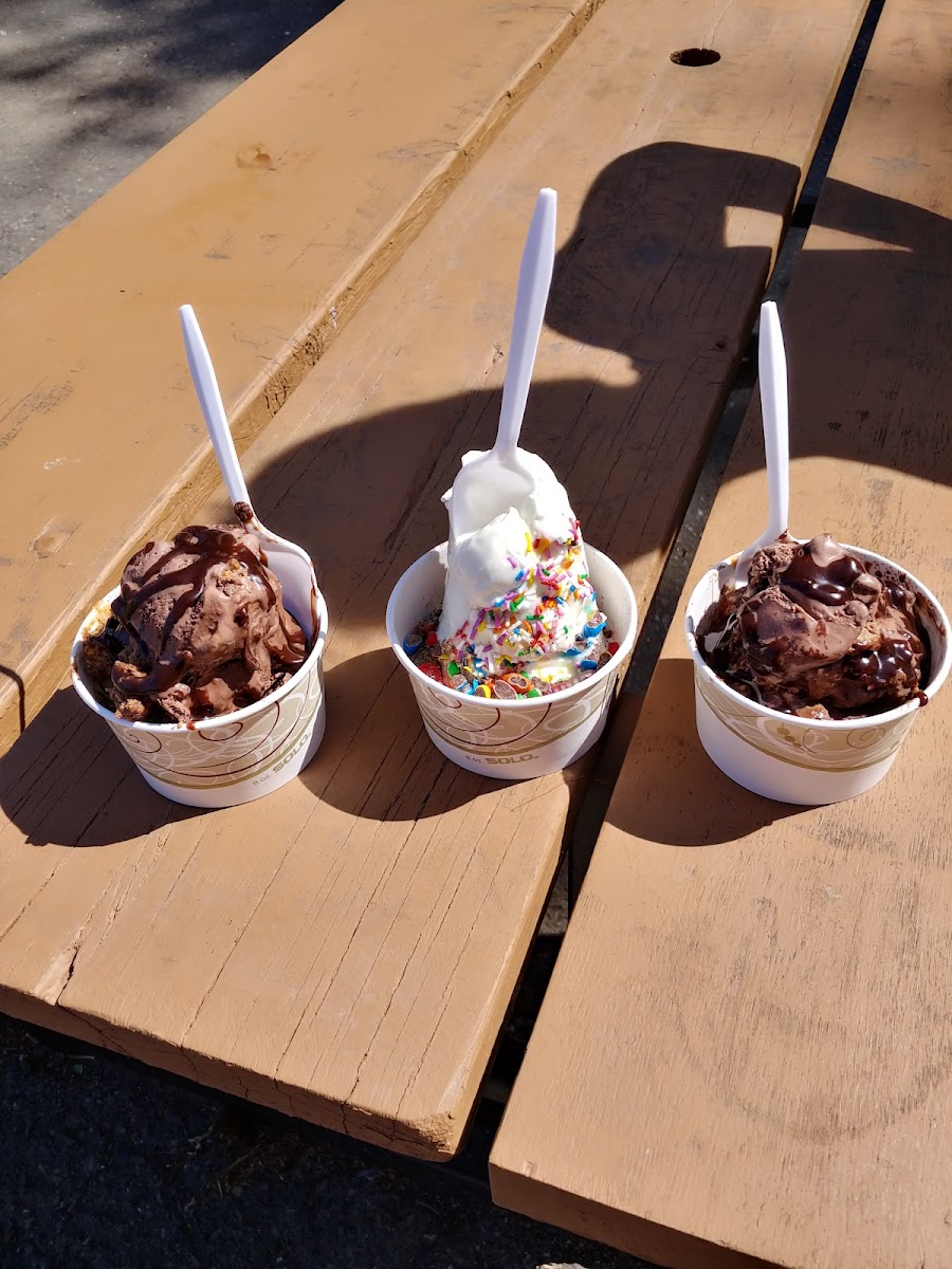 Yum yums dairy bar Photo 5