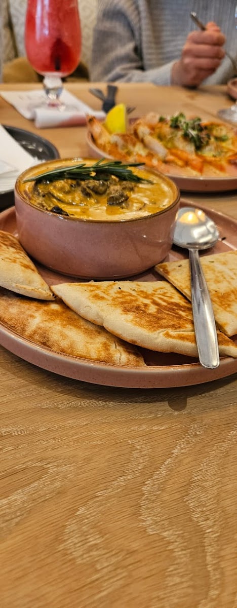 AKTI Mediterranean Rosebank Photo 8