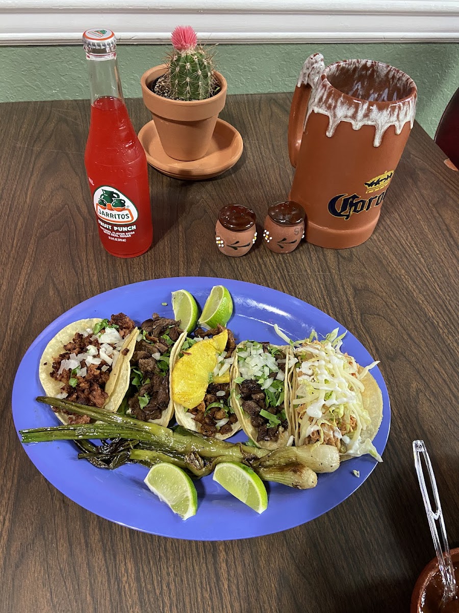 Tres Amigos Taqueria Photo 5