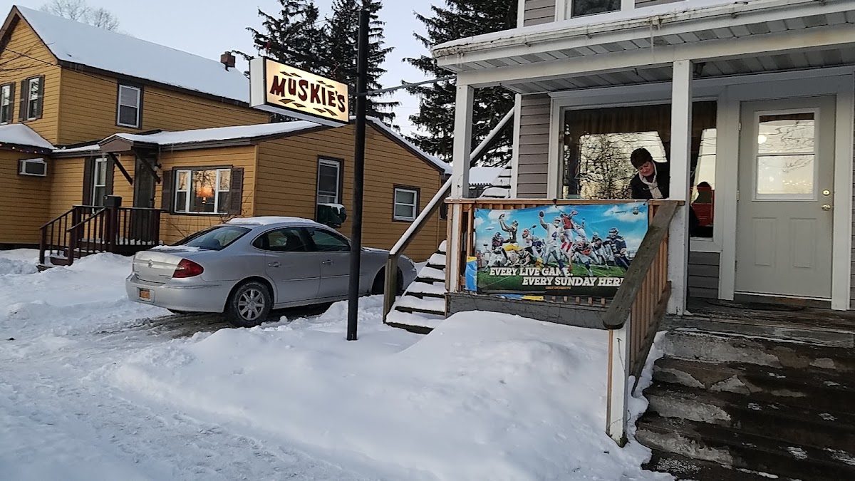 Muskies Sports Bar & Grill Photo 4