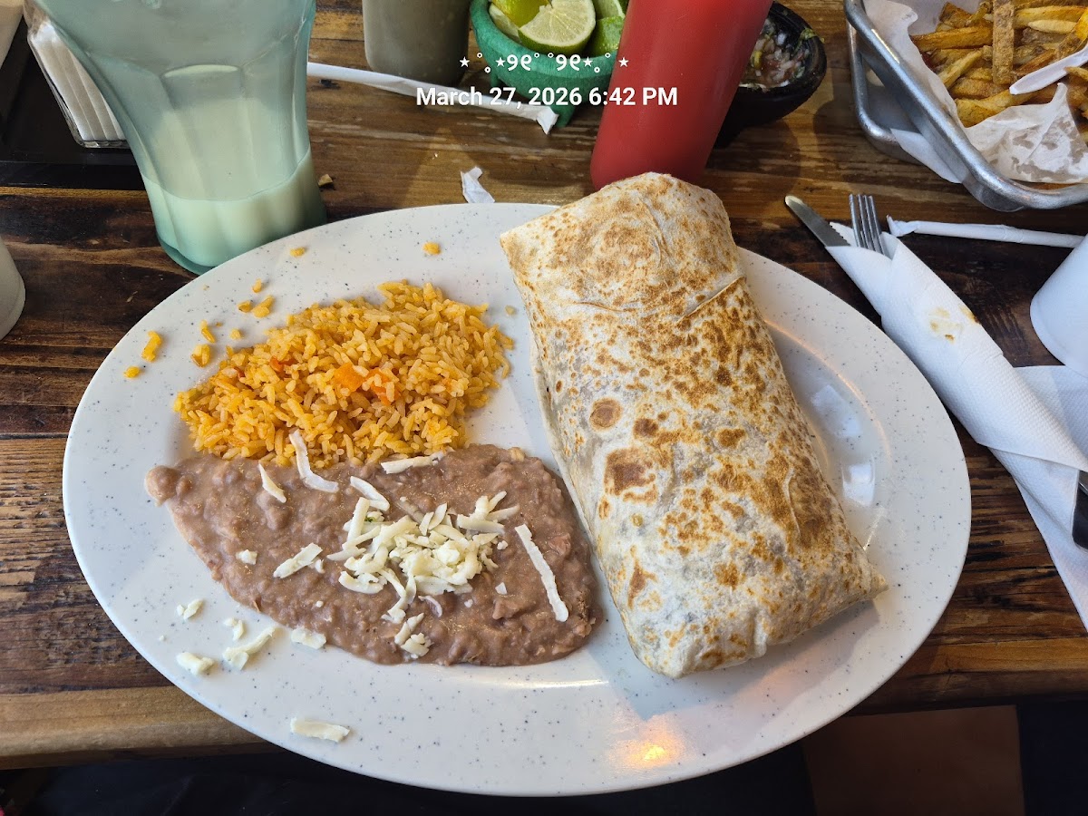Lucky Burrito Photo 4