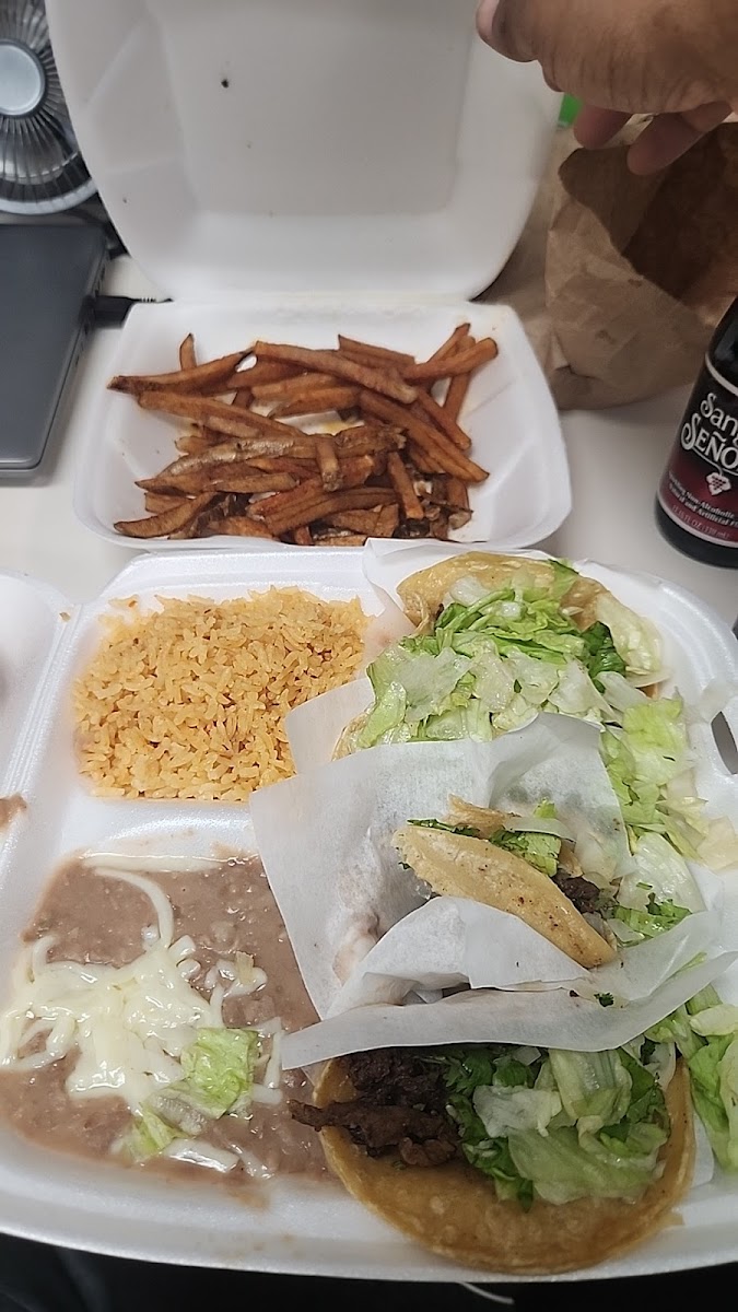 Lucky Burrito Photo 7