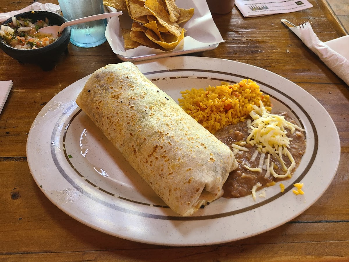 Lucky Burrito Photo 9