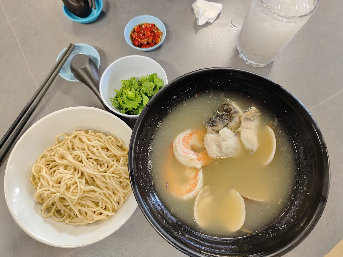 Wey Wey Xiang Fish Noodle 味味香鱼头米粉 Photo 3