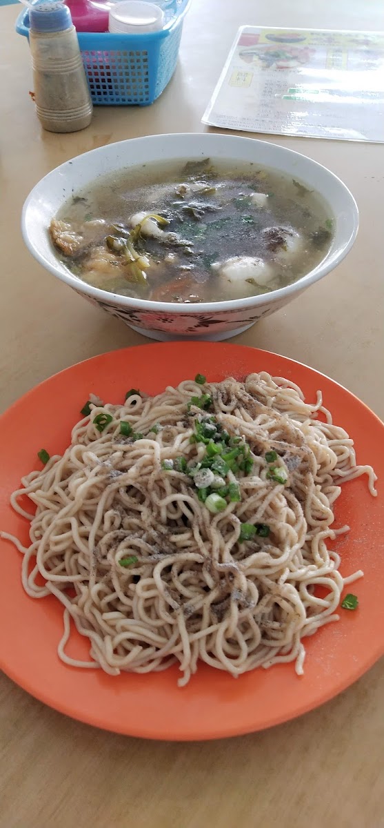Wey Wey Xiang Fish Noodle 味味香鱼头米粉 Photo 7