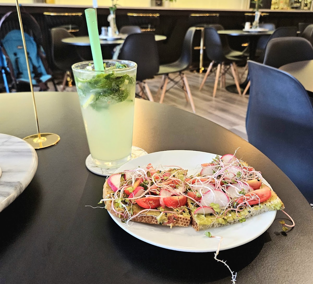 Crave Café Photo 9