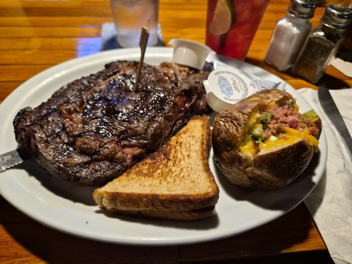 Fugly's Bar & Grill Photo 3