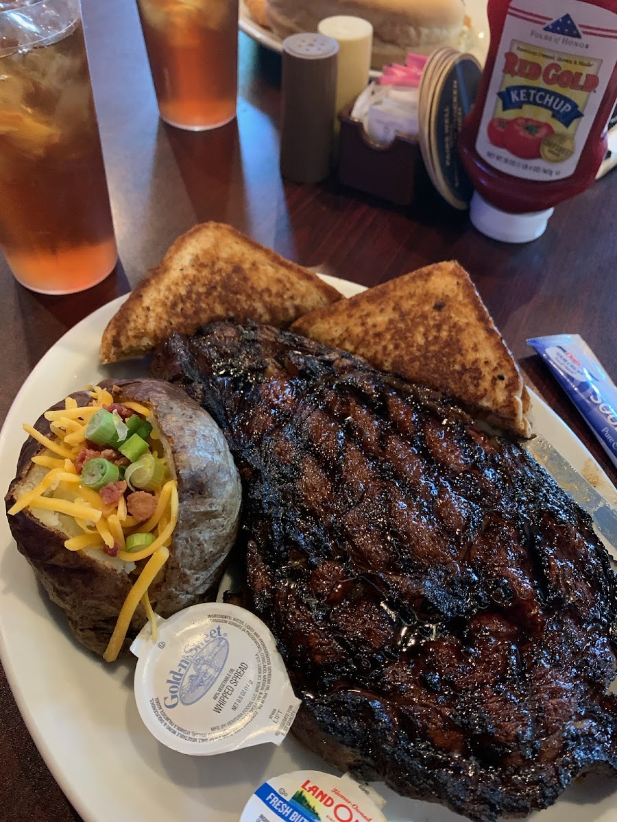 Fugly's Bar & Grill Photo 7