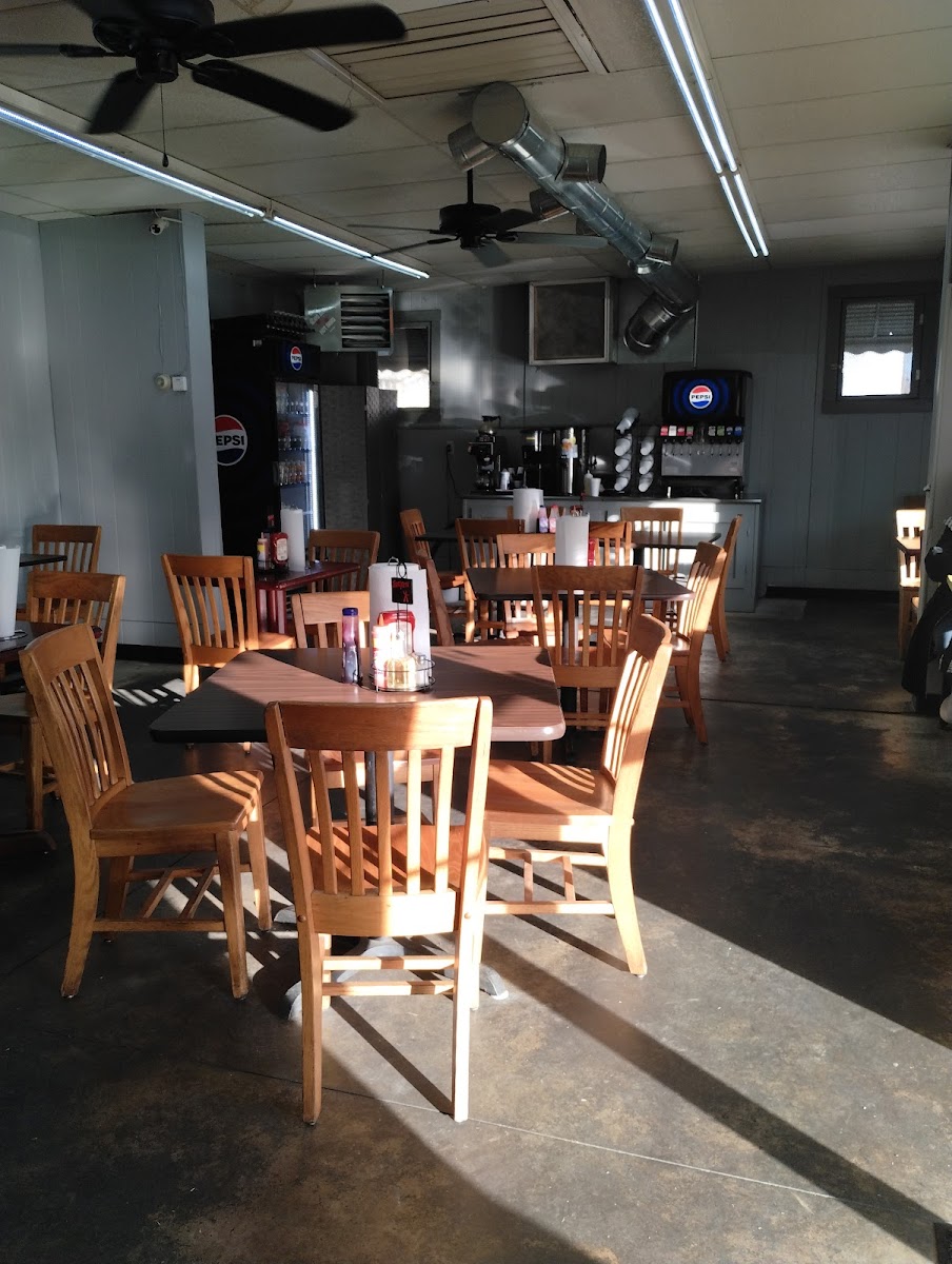 Lillards Family Restaurant Photo 6