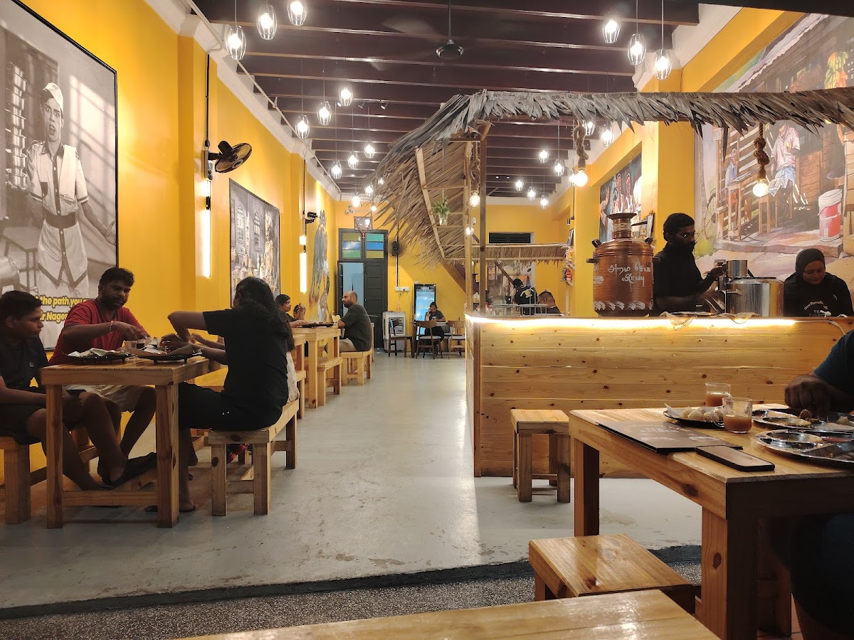 Own Paradise Cafe Tea Bench Photo 7