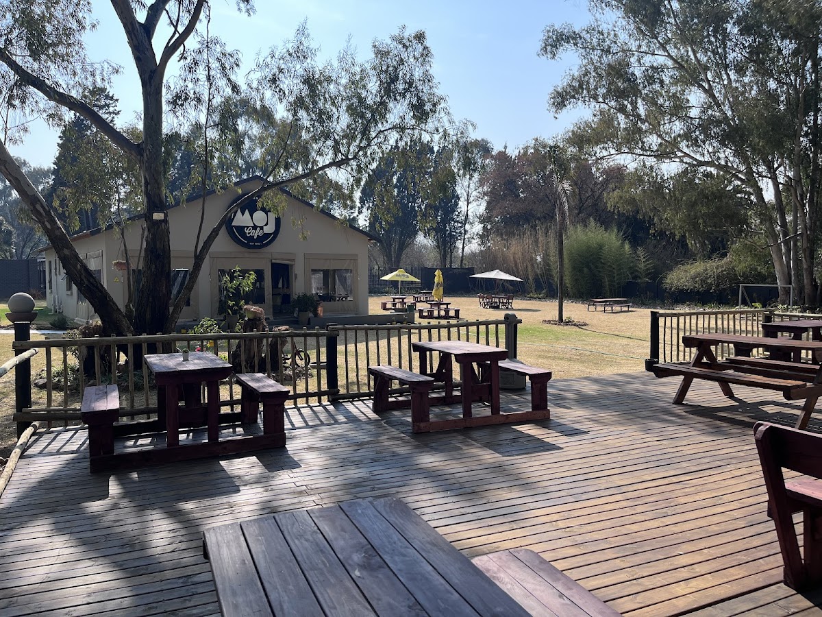 MOJ Cafe Family Restaurant