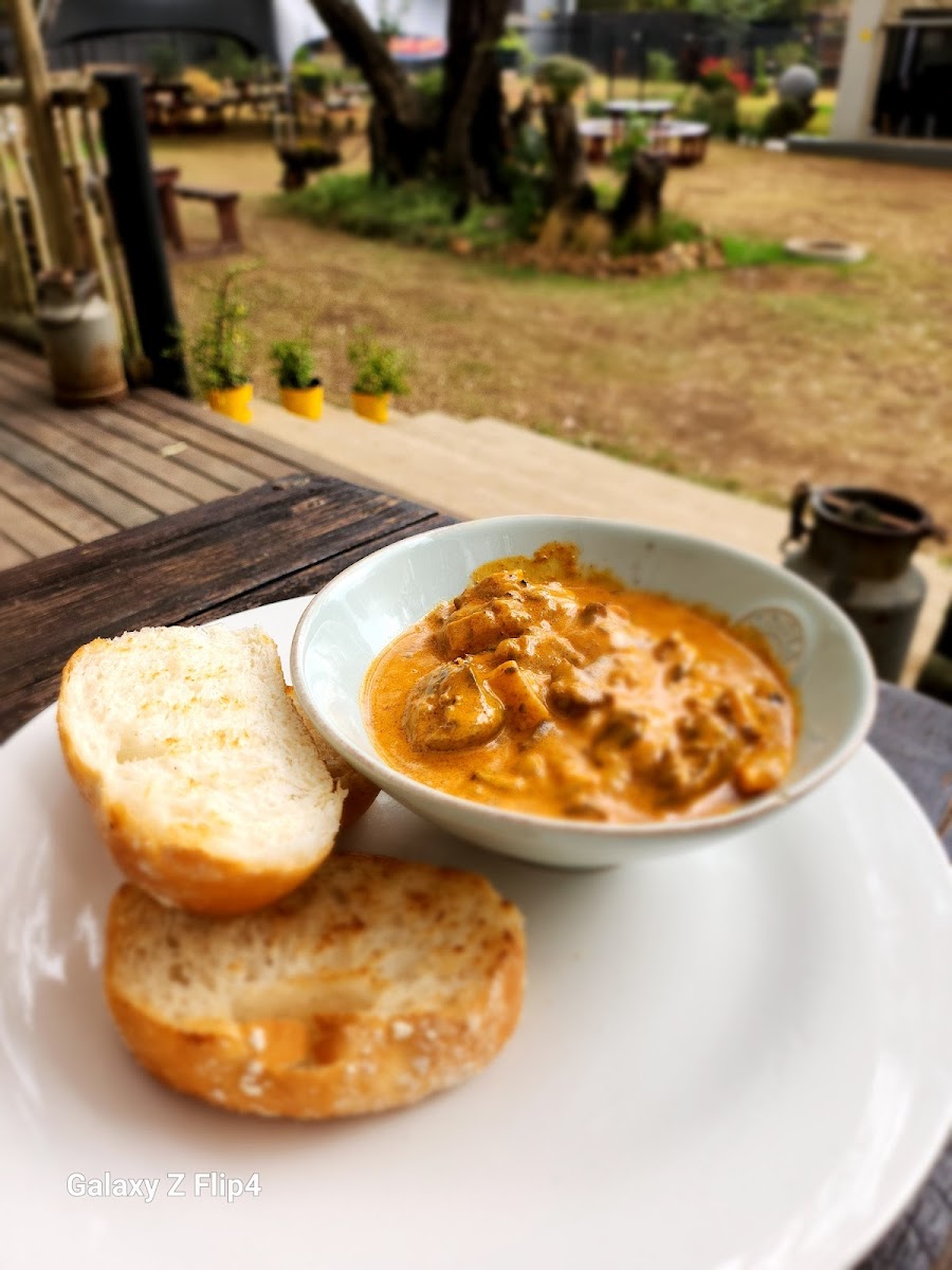 MOJ Cafe Family Restaurant Photo 5