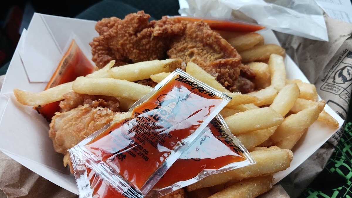 Johnny's Frying Coop Photo 8