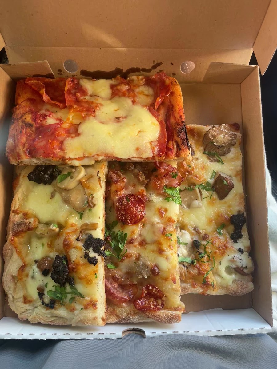 Tranci Pizza Photo 2
