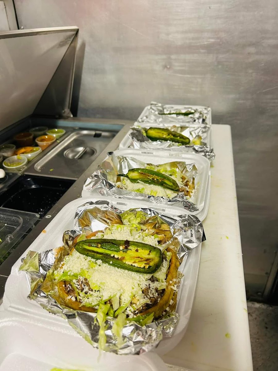 La Poblanita taco truck Photo 10