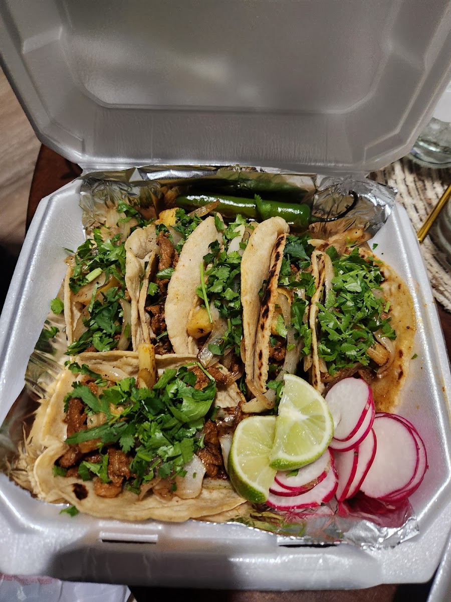 La Poblanita taco truck Photo 4