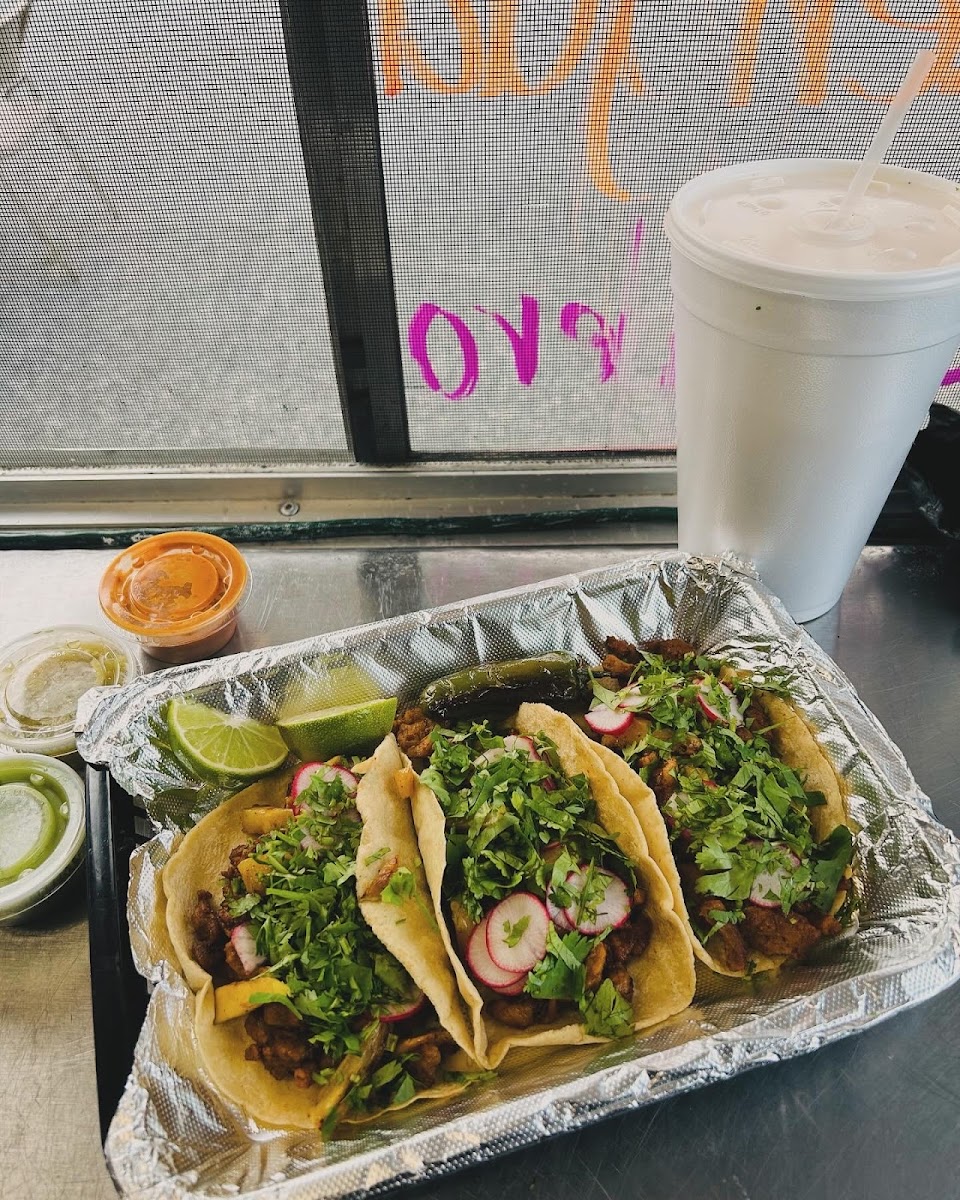 La Poblanita taco truck Photo 5