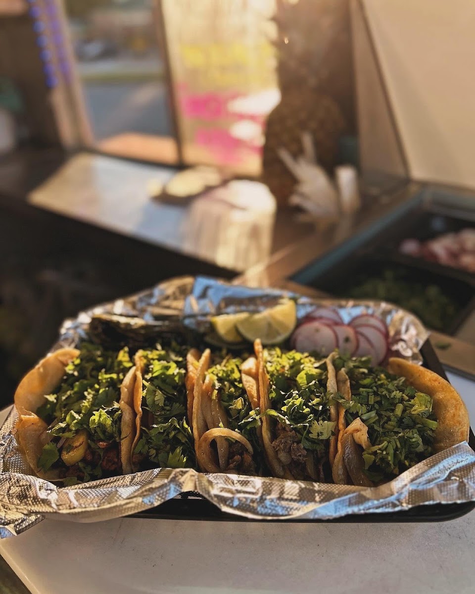 La Poblanita taco truck Photo 9