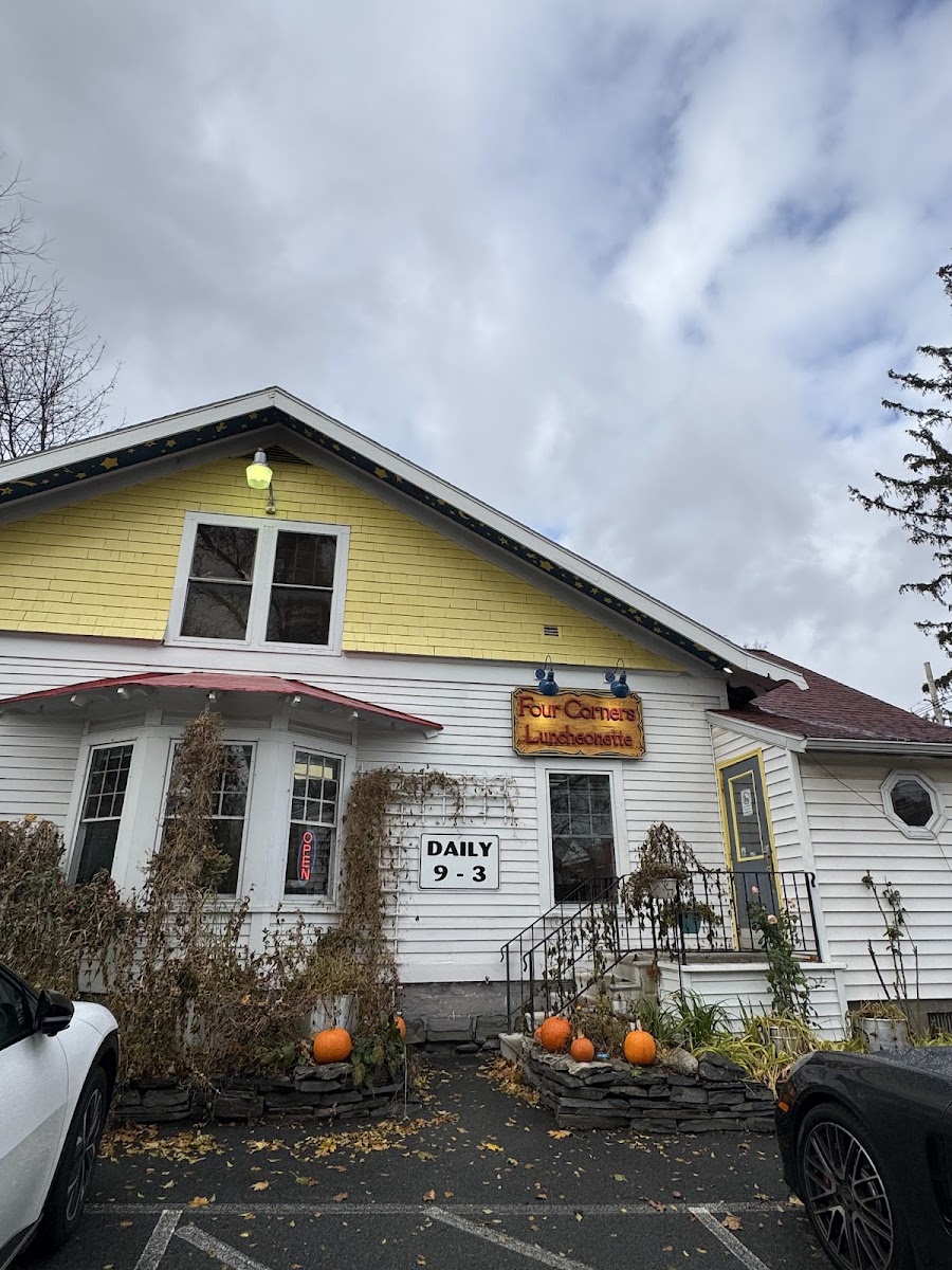 Four Corners Luncheonette Photo 3