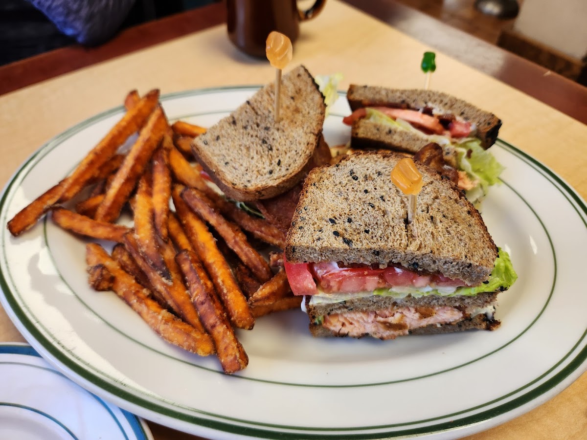 Four Corners Luncheonette Photo 6