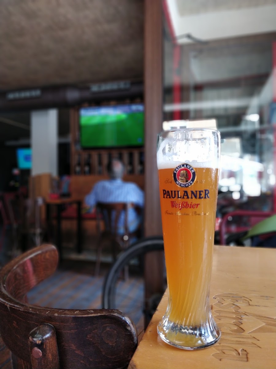 Red Corner Sports Bar Photo 10