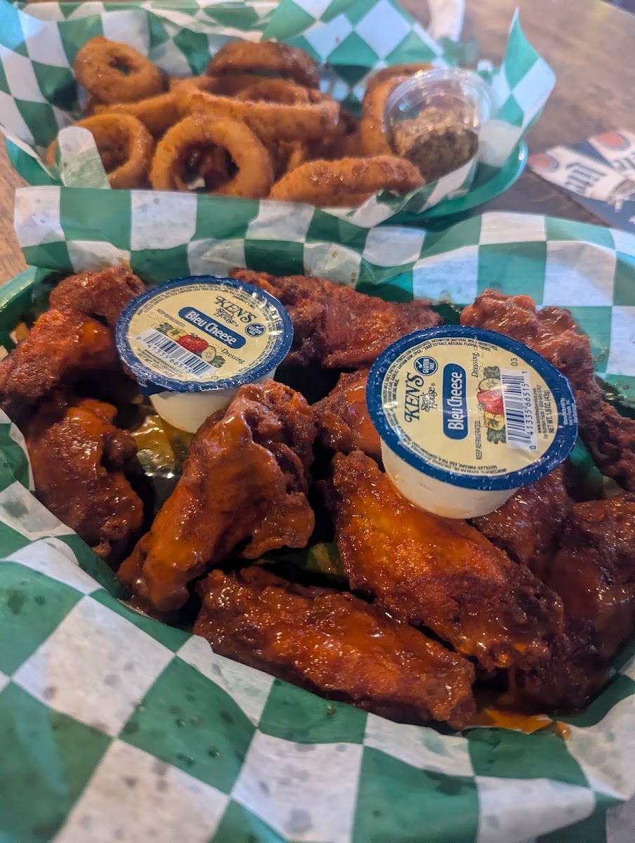 Lucky Irish Pub and Grill Photo 3