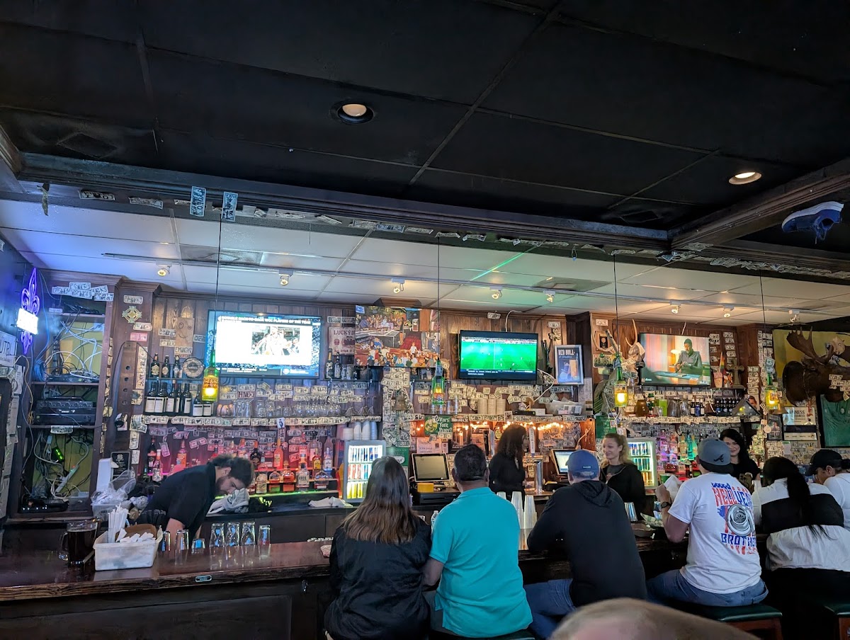Lucky Irish Pub and Grill Photo 4