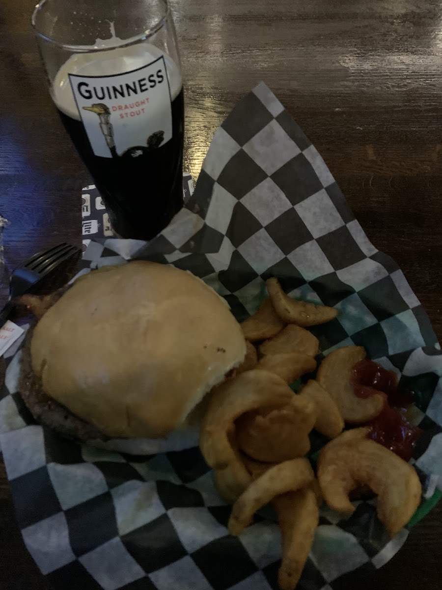 Lucky Irish Pub and Grill Photo 6