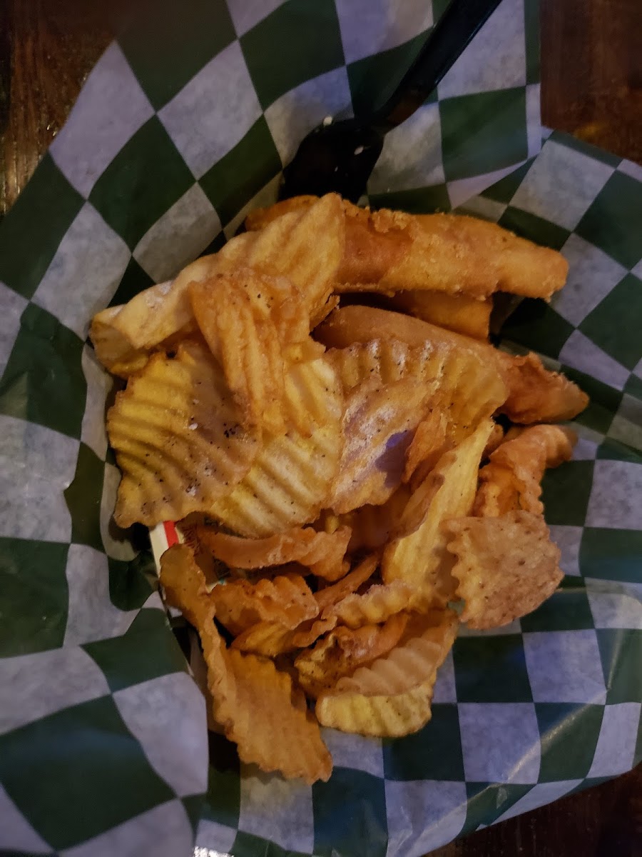 Lucky Irish Pub and Grill Photo 8