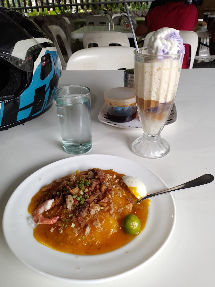 ManLen Kitchenette (Helen's halo-halo) Photo 3