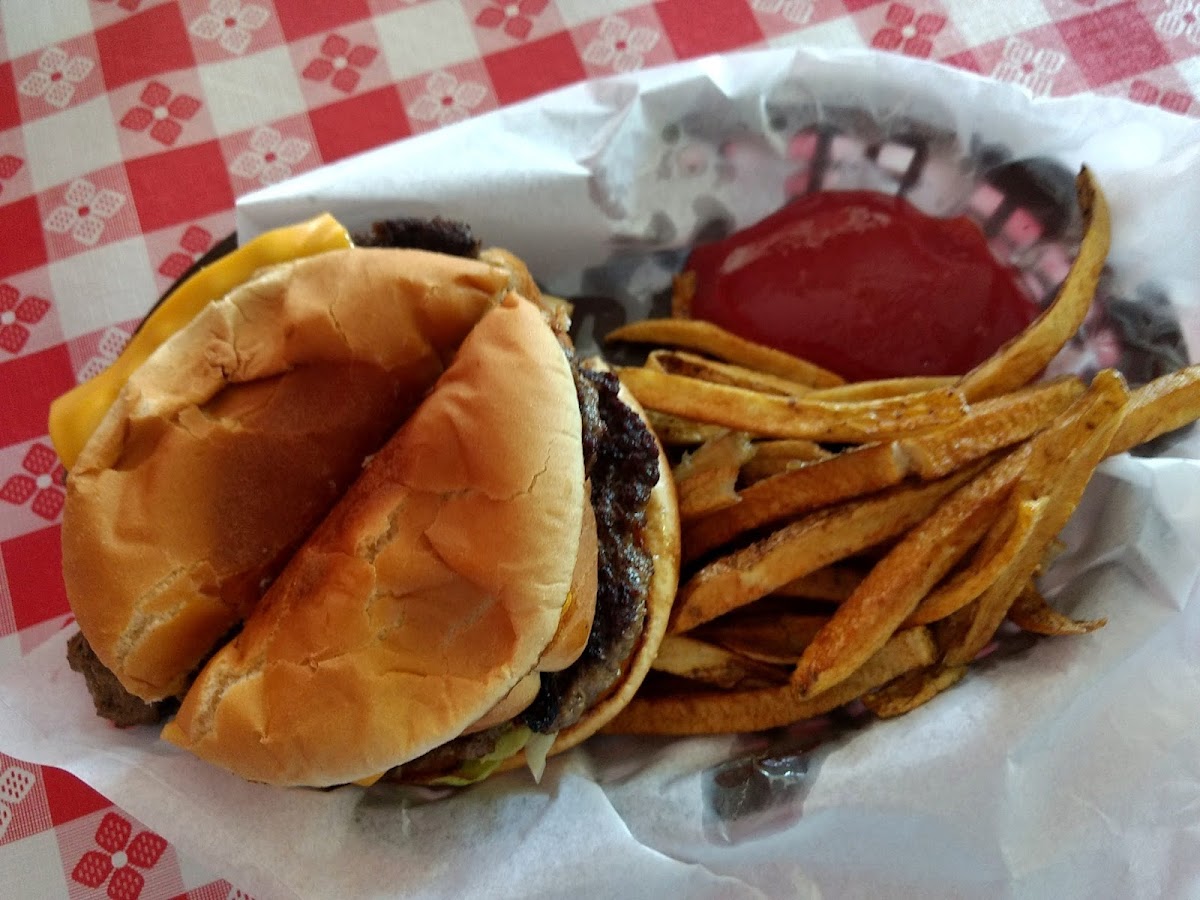 Tastee Burgers Photo 2