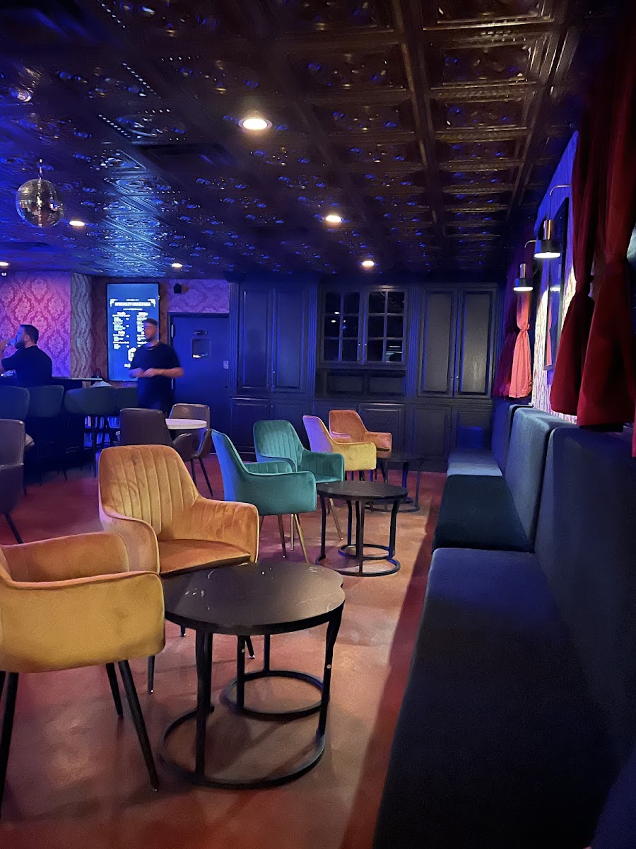 Medley's Lounge Photo 6