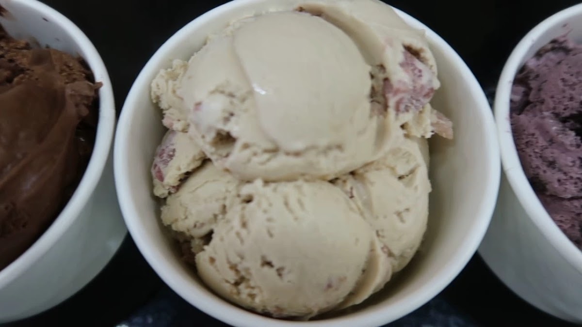Black Cow Ice Cream Photo 2