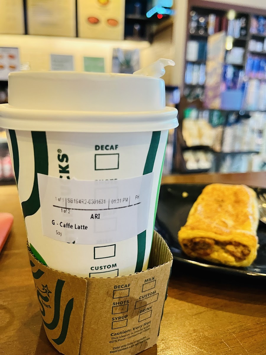 Starbucks KLIA2 Landside Photo 7