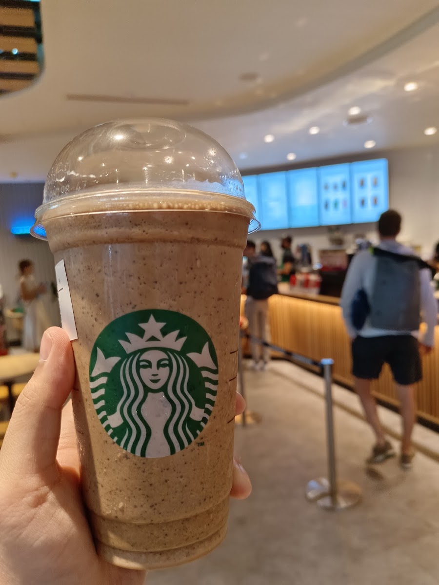 Starbucks KLIA2 Landside Photo 9