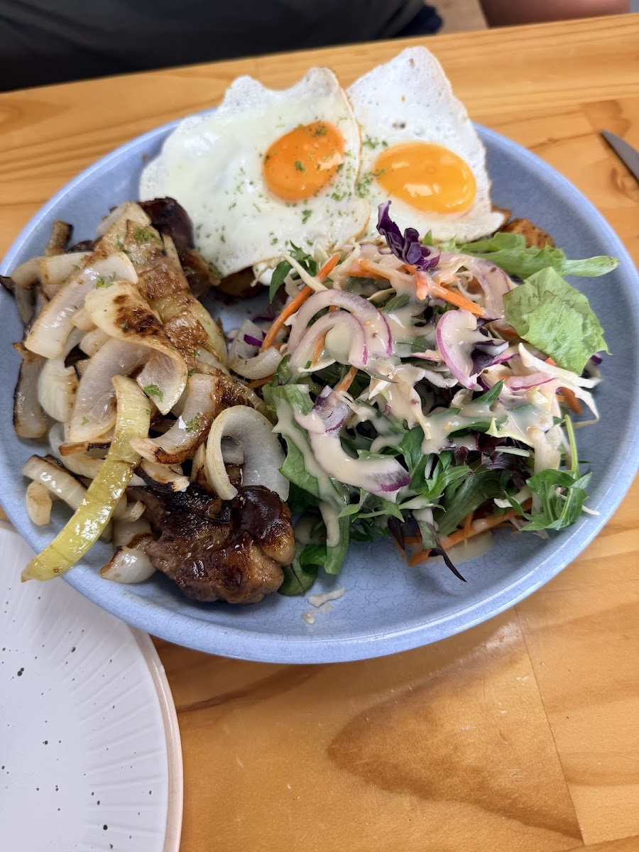 New Classic Cafe Photo 3