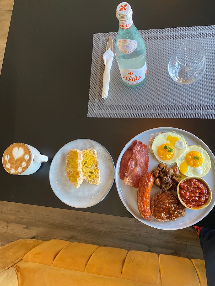 Ivy Eatery Photo 7