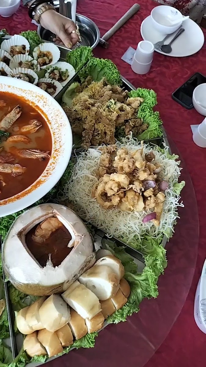 红绿灯海鲜餐馆 • Traffic Light KS Seafood Restaurant Photo 2