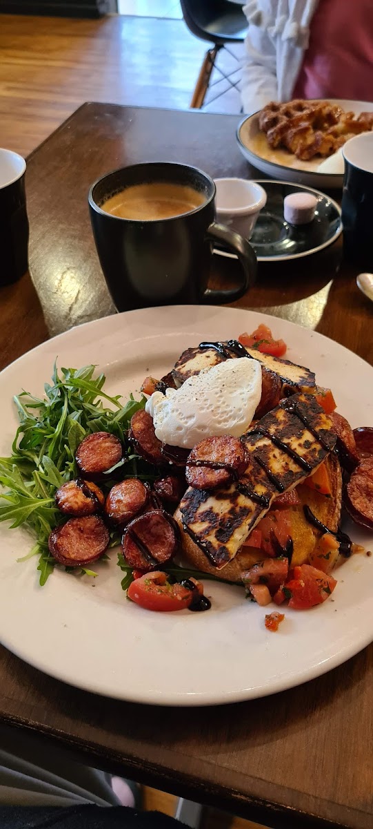 The White Rabbit Cafe, Bar and Grill Photo 8