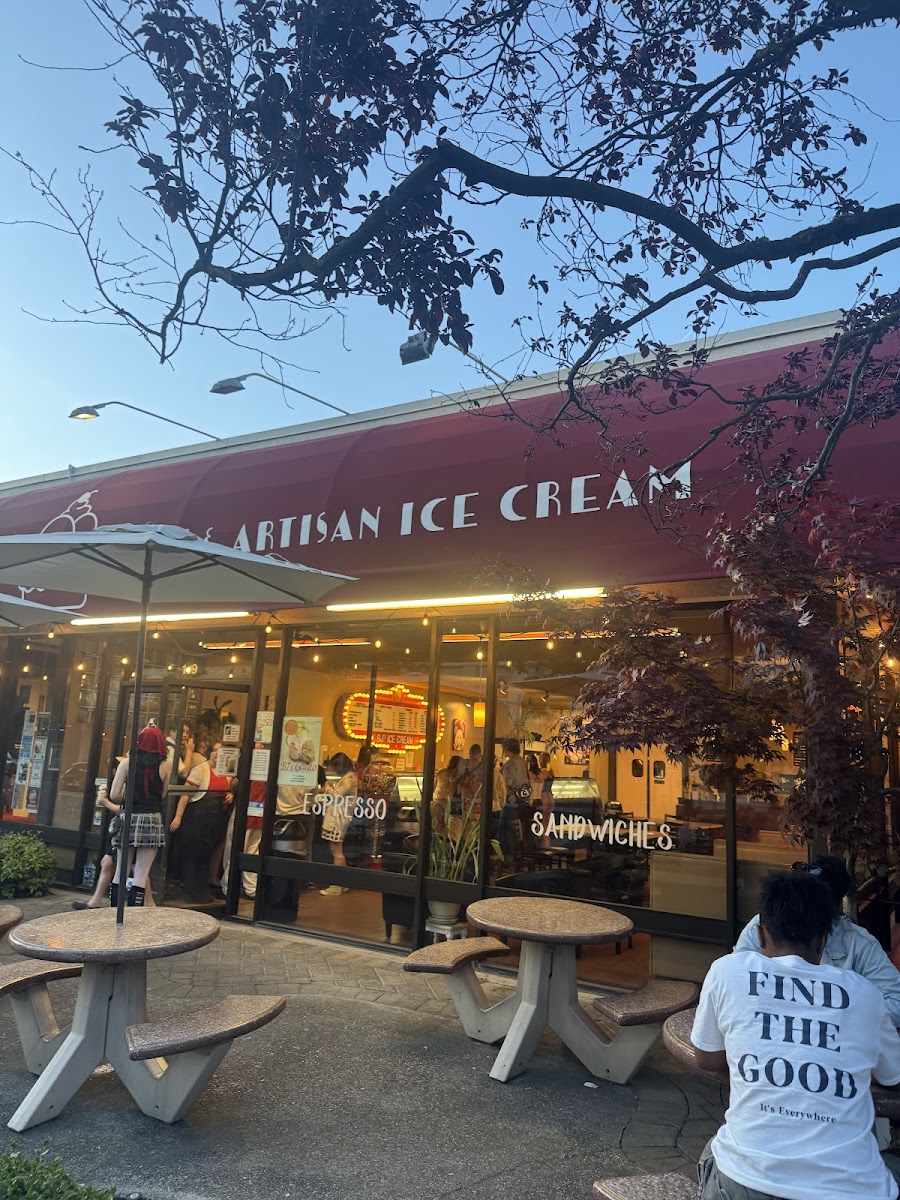 Zoey's Cafe & Artisan Ice Cream Photo 2