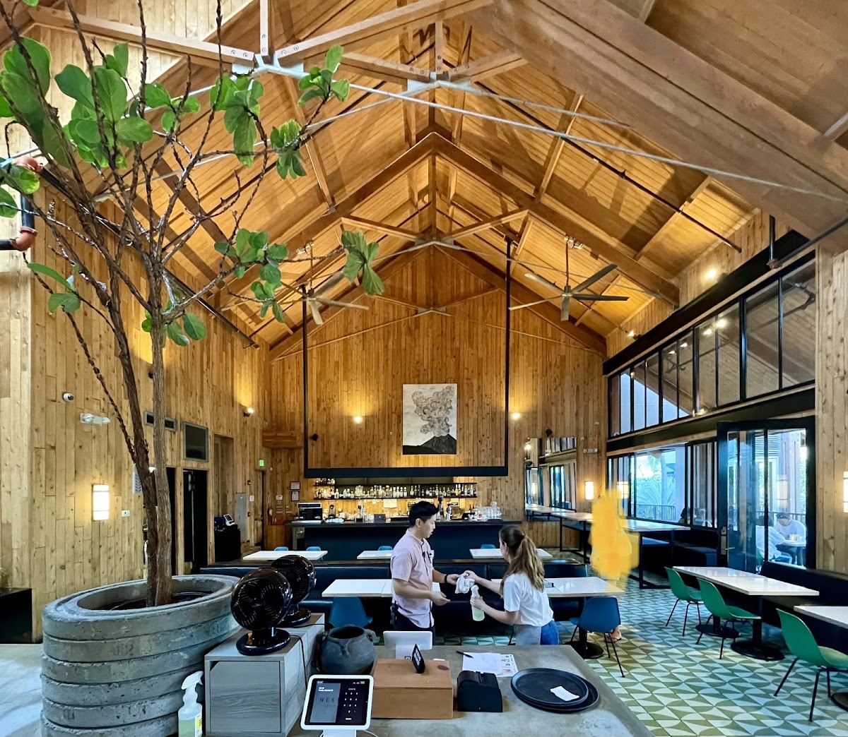 WESTMAN Cafe Lounge