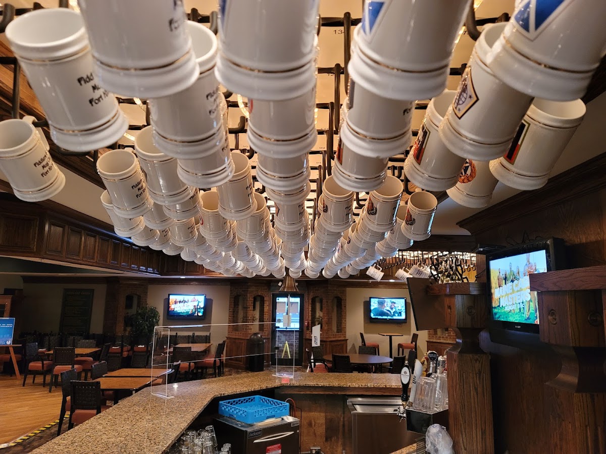 Fiddlers' Green Bar & Grill Photo 4