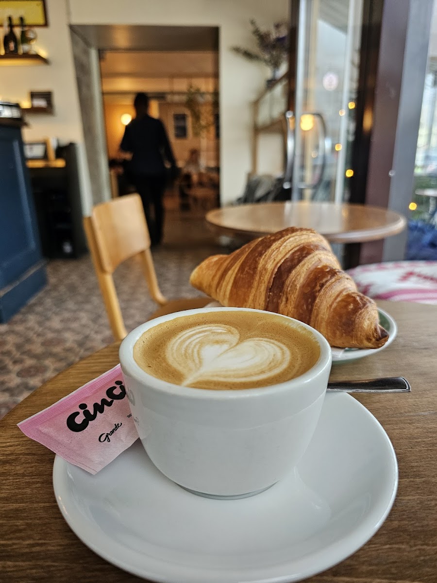Grande Café & Bar Photo 6