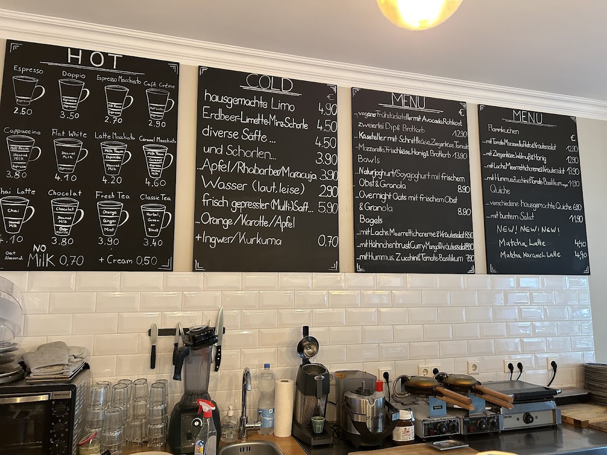 Les Petits - Eltern Kind Café Photo Menu 1