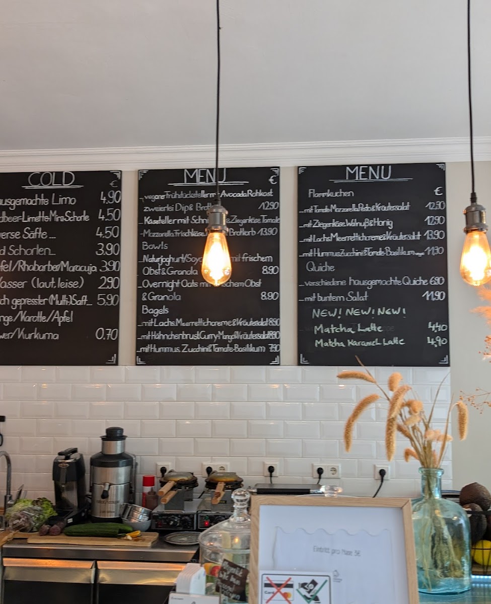 Les Petits - Eltern Kind Café Photo Menu 3