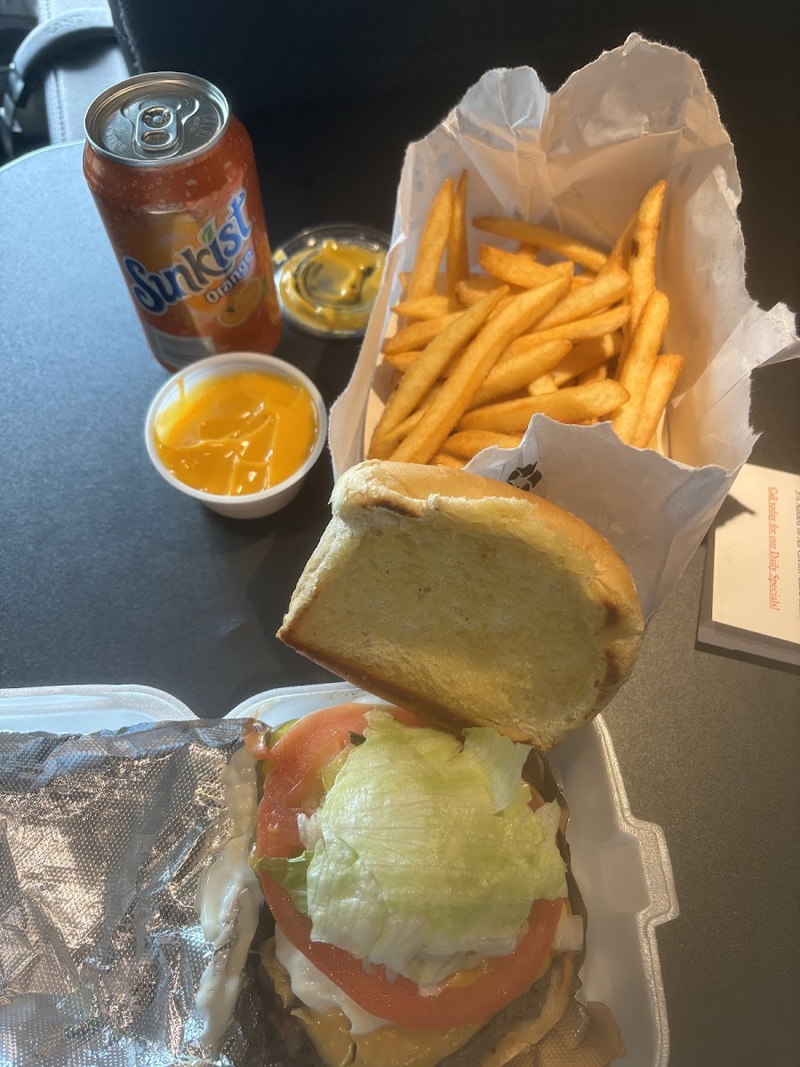 Hometown Burgers & Deli Photo 3