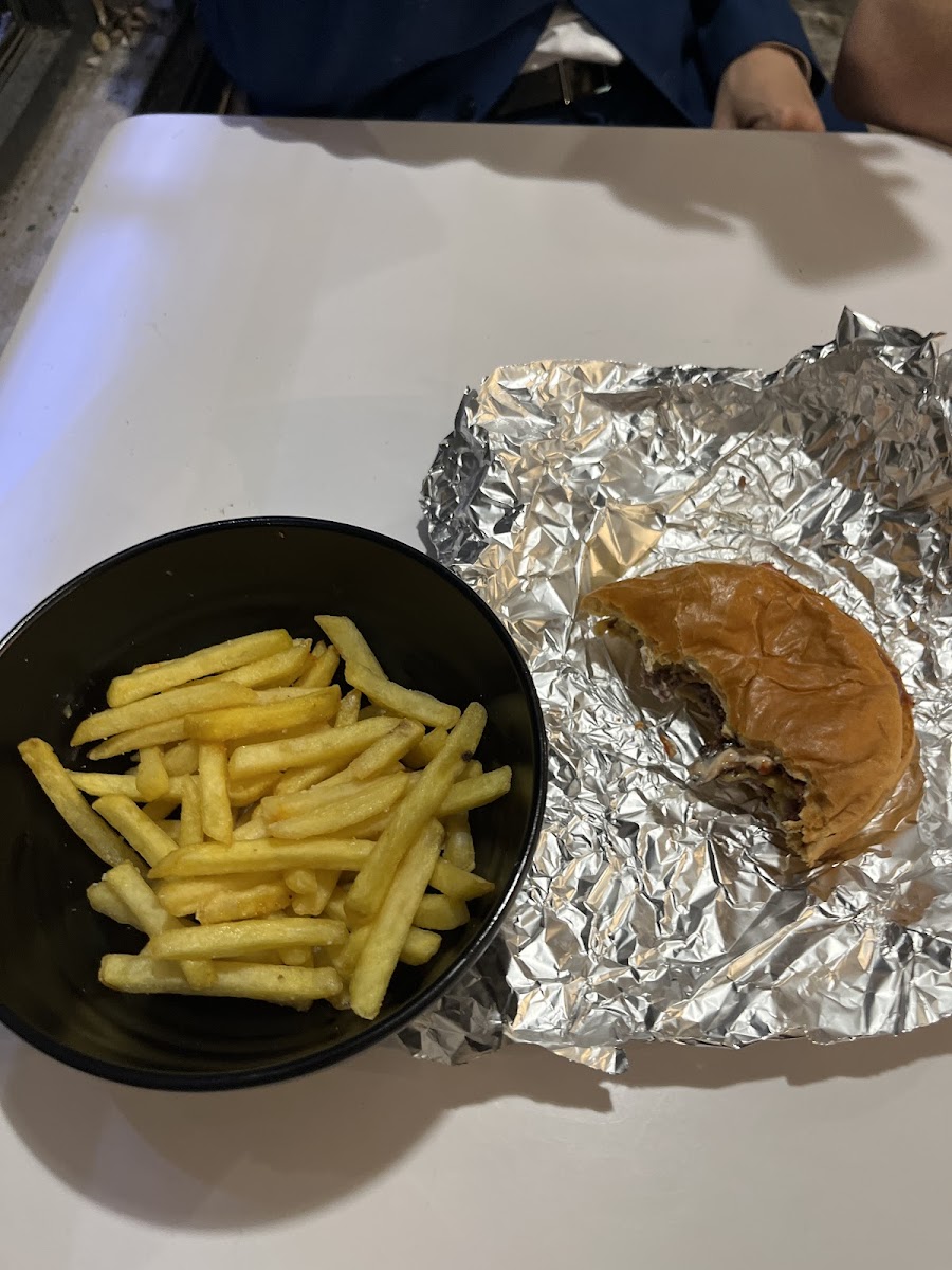 Molona’S Burger Photo 5