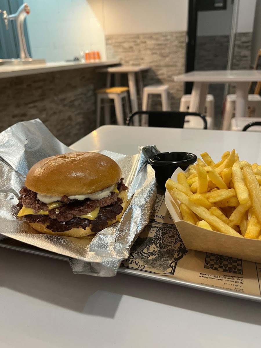 Molona’S Burger Photo 7