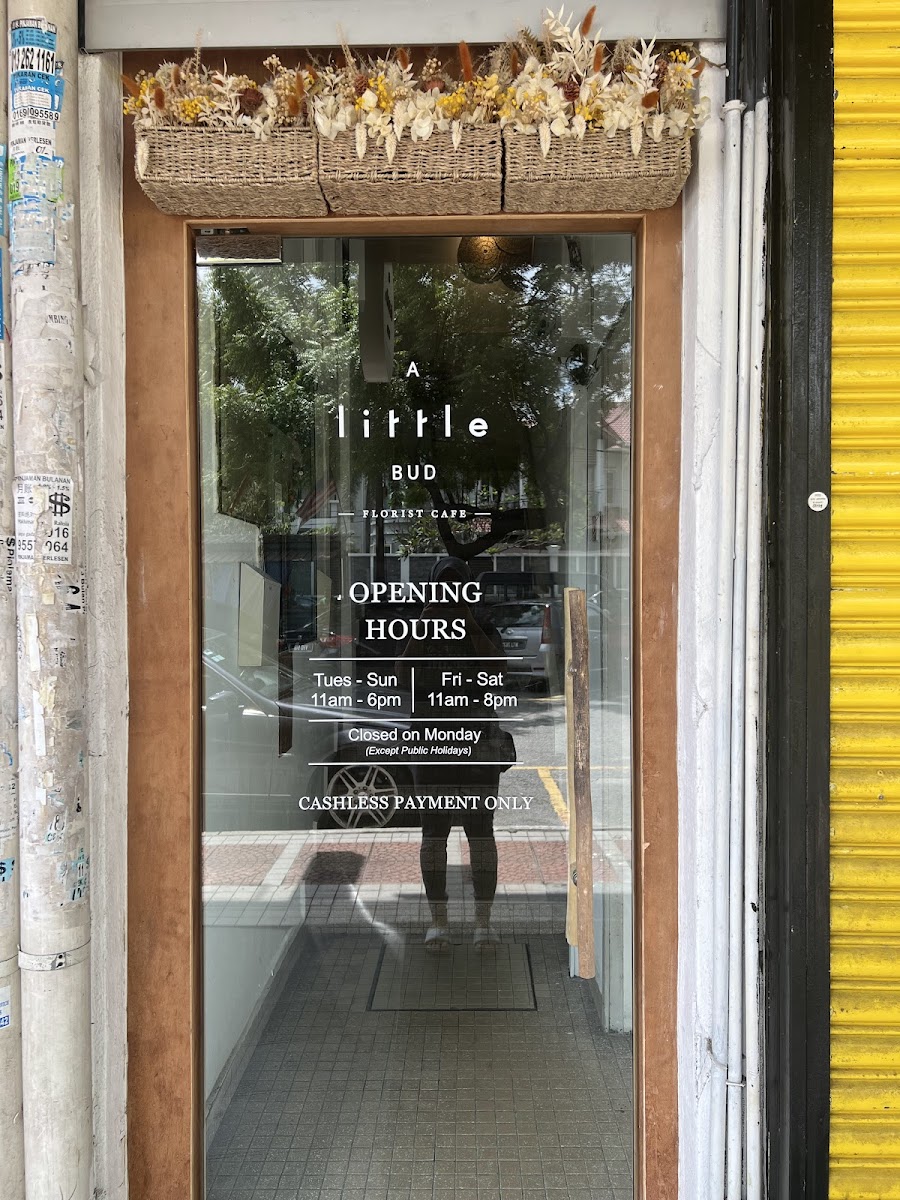 A Little Bud Florist Cafe